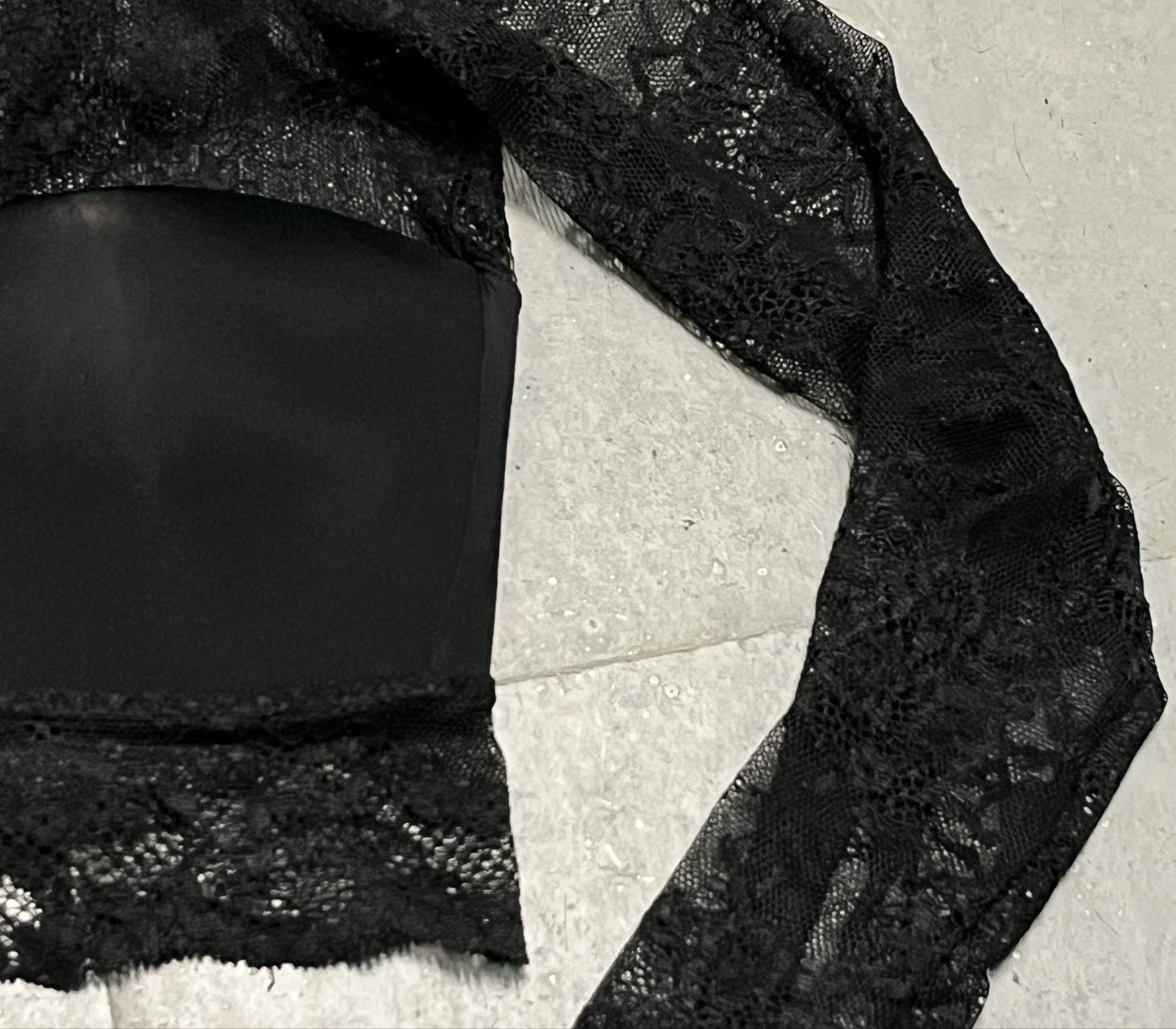 Top cropped preto com mangas de renda – photo 3